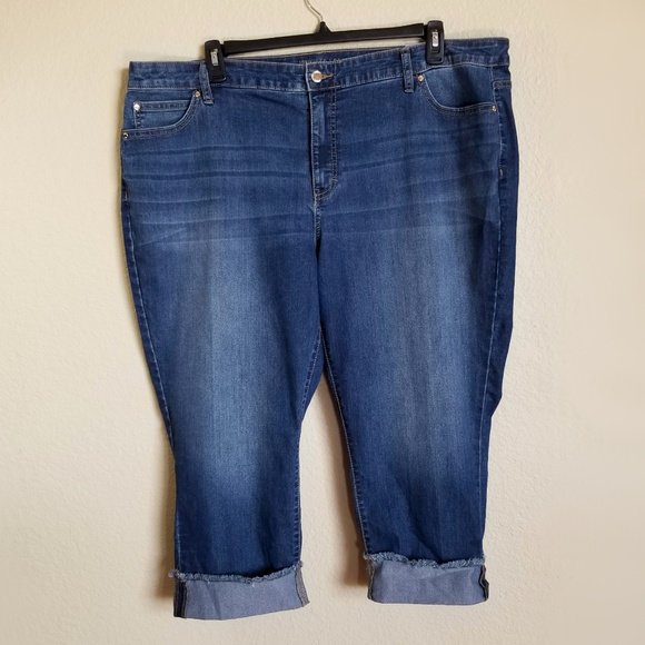 Jennifer Lopez Denim - NWT Jennifer Lopez Denim Capri Mid Rise Jeans 22W